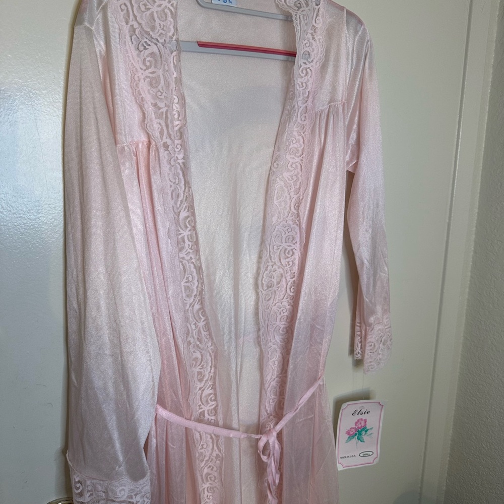 Delicate Light Pink Lace Robe - Picture 2 of 13